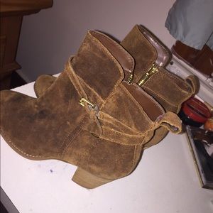 Never worn before tan Ralph Lauren Booties size 8